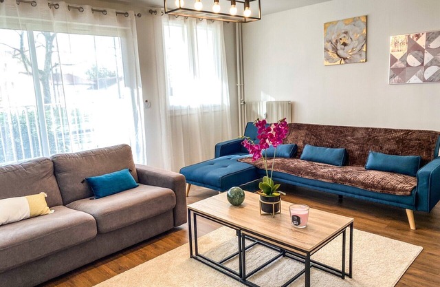 Bree de Niort : Vaste T3 Moderne 70m2 Avec Terrasse Balcon et Parking Gratuit