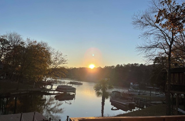 Breezy's Blyss 2 BR Cottage On Lake Murray - Lexington