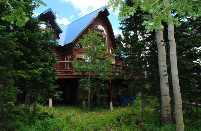 Brian Head's-Beautiful, Sunny and Spacious, Ski-In/Ski-Out Mountain Home