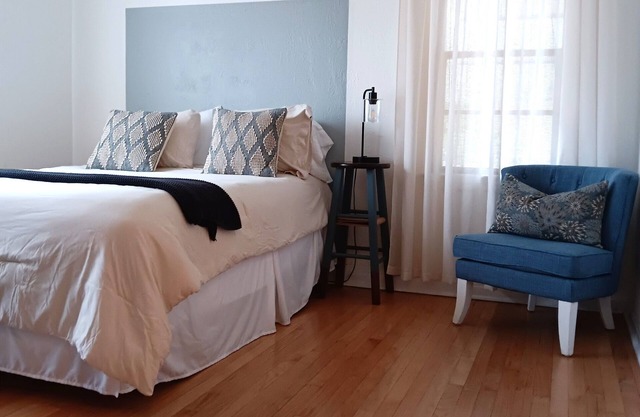 Briarcliff Cottage · Cozy 1950s Home Near Downtown