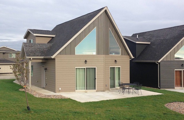 Bridges Bay Cabin and a Boat Hoist Available!