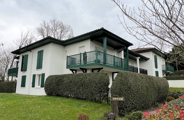 Bright 1BR Apartment with Terrace, WiFi, Parking - Close to Downtown Cambo-les-Bains