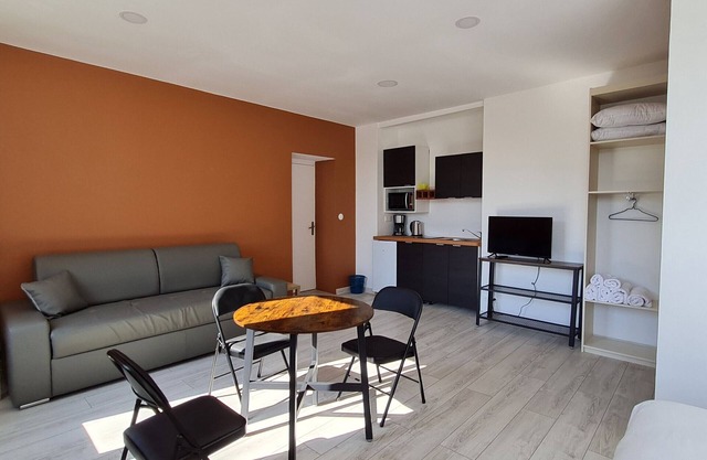 Bright 2-4 pers. loft with terrace and on-site restaurant