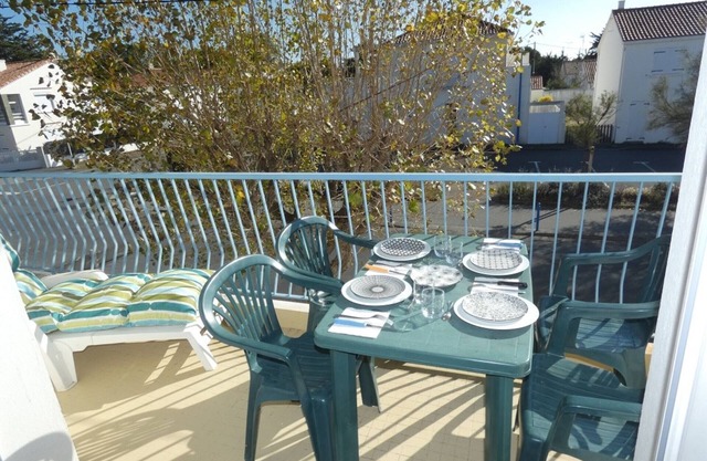 Bright 2-Bed Apartment near Beach with Balcony & Parking in Notre-Dame-de-Monts
