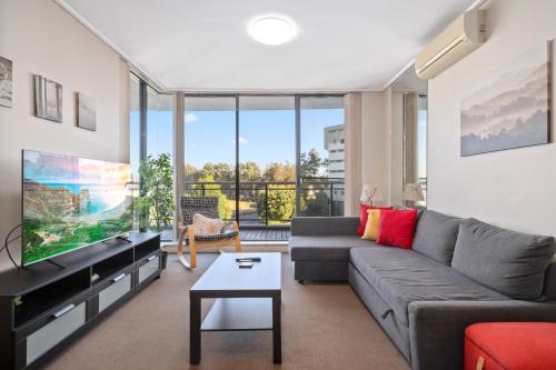 Bright 2-Bed Apartment Near Wentworth Point Sights