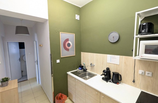 Bright 2 bed with big terrace by tram