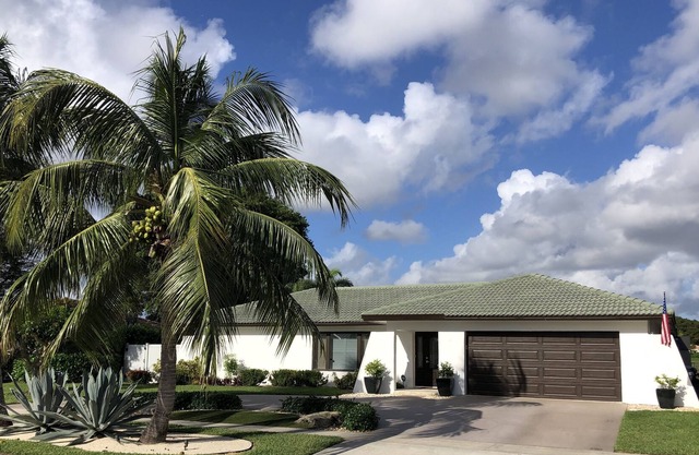 Bright and cheerful, four bedroom home with pool