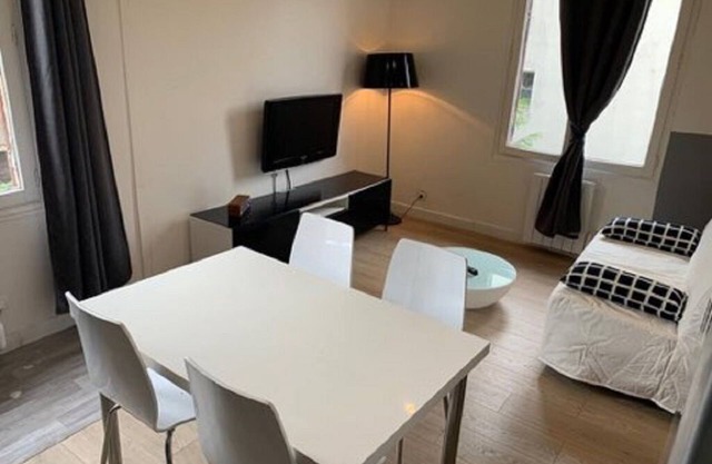 Bright and comfortable apartment close to Disney