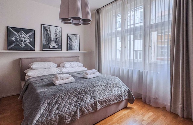 Bright and Modern 3-Bedroom Apartment in Old Town