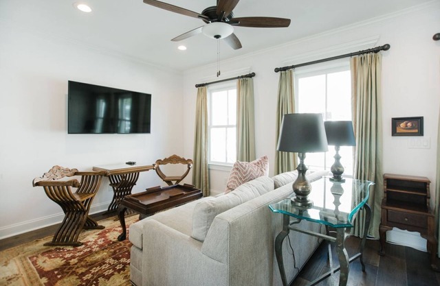 Bright and Newly Built Carriage House in Historic District by Lucky Savannah
