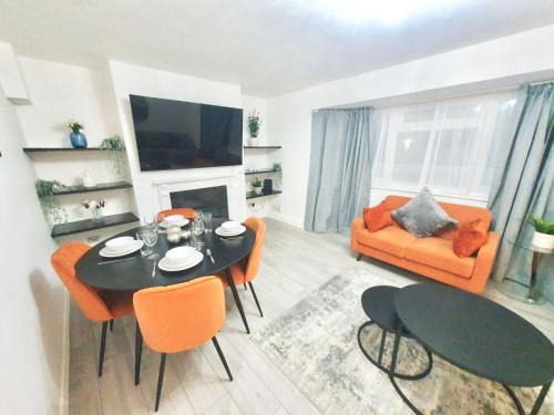 Bright and Spacious 2-Bedroom Apartment in London - Your Home Away from Home