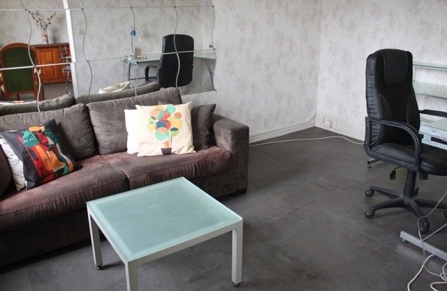 Bright apartment, 10 mn walk from town center, Valentré bridge, private parking.