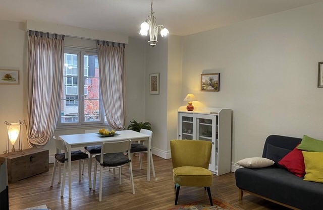 Bright apartment with balcony in Moulins, parking included