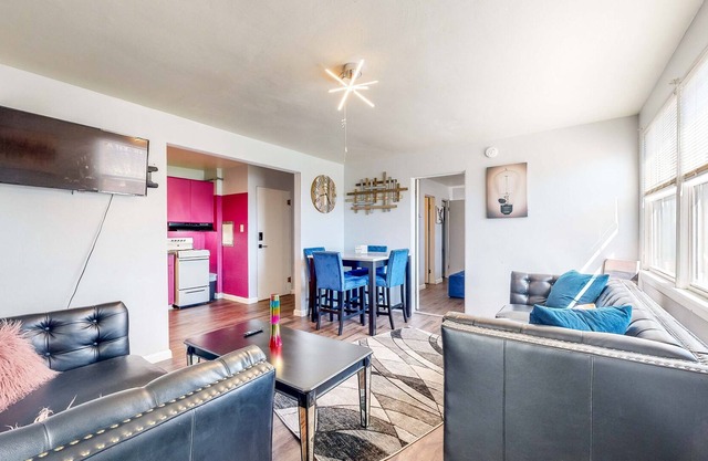 Bright Apartment with Well-Equipped Kitchen