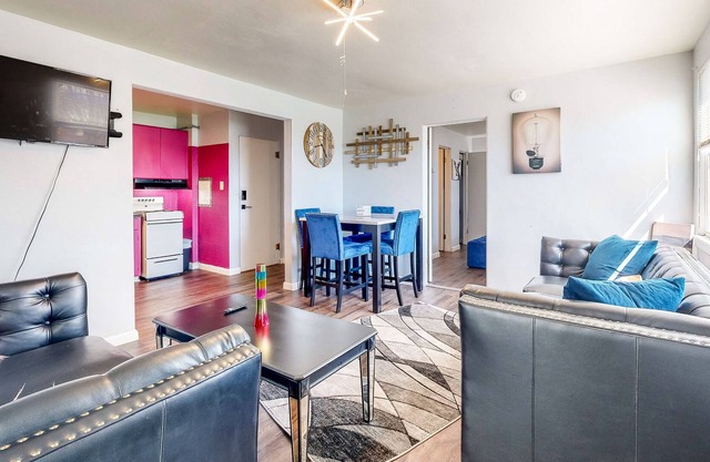 Bright apartment with well-equipped kitchen