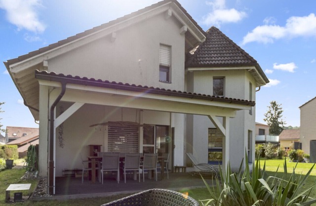 Bright architect-designed villa with private garden