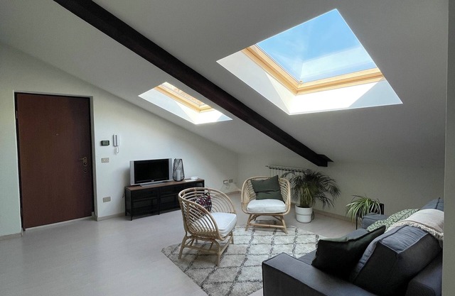 Bright attic apartment with balcony in the center of Asti
