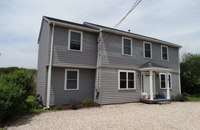 Bright, Beachy & Spacious Home within Walking Distance to Roger Wheeler Beach