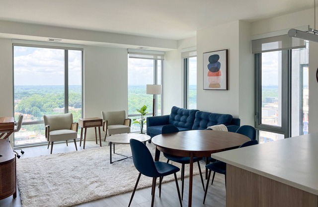 Bright Bluish Oak 2BR In Tysons w Amenities + Mall/Pool/Gym