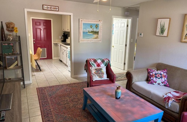 Bright & Breezy Cottage