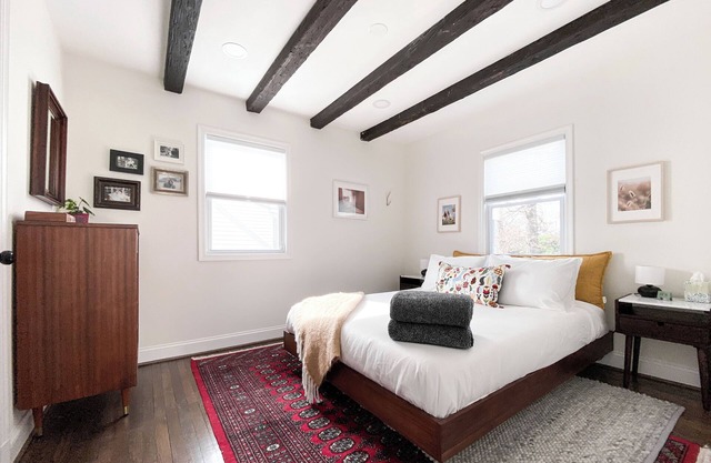 Bright Cape Cod, Perfect for Families, Near Metro