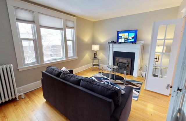 Bright, Clean, Private. In the Heart of Downtown! Parking, Wi-Fi and Netflix included