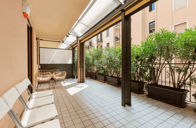 Bright completely renovated apartment that can accommodate up to 3 people!