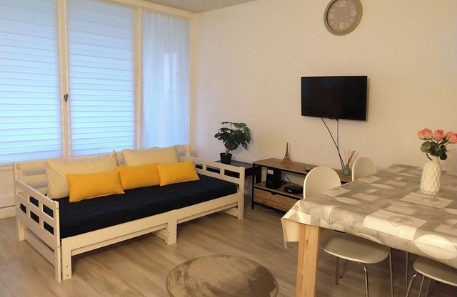 Bright & Cosy apartment + balcony - Center 8min walk