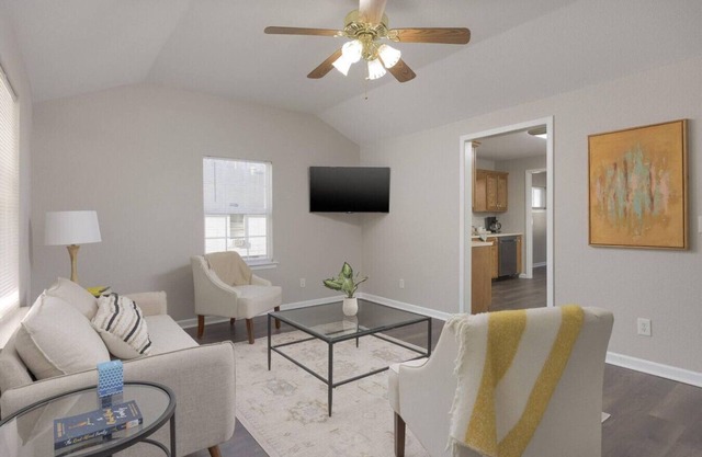 Bright & Cozy 3BR Home - Pets Welcome!