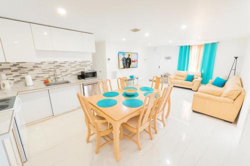 Bright & Cozy Family Home Near Dania Beach