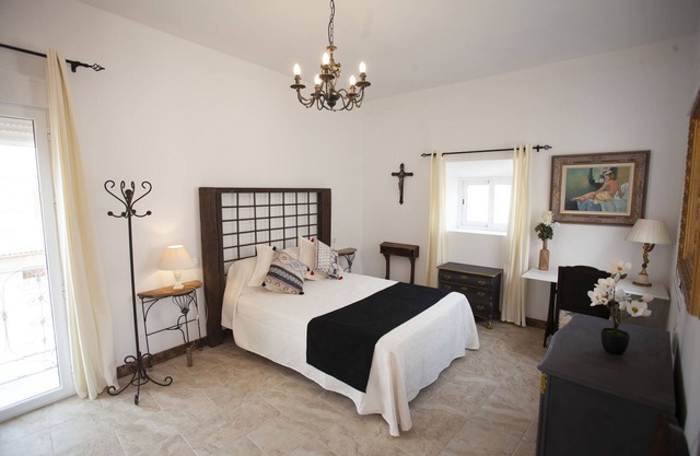 BRIGHT CURIOUS ROOMS