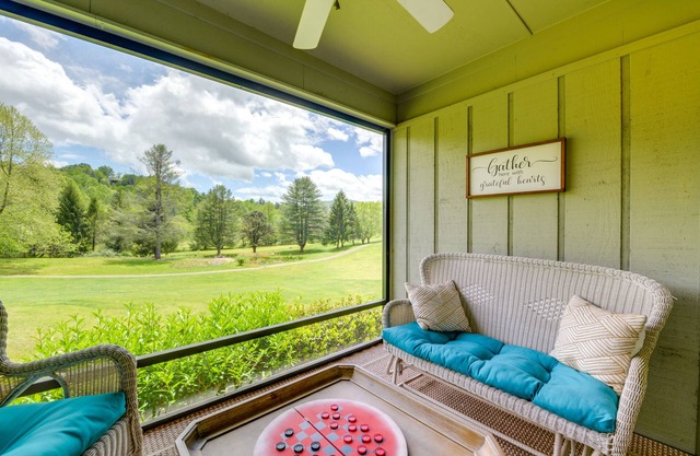 Bright Franklin Villa: Fireplace, Golf Course View