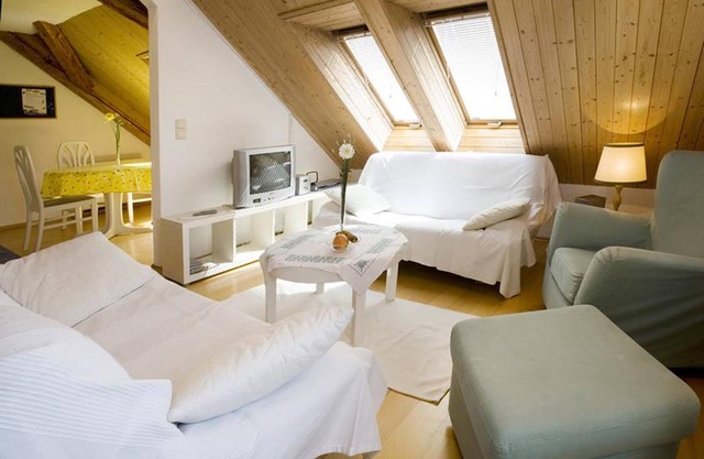 Bright Holiday Apartment “Bregenz 8 Top 4” with Wi-Fi, Terrace & Garden