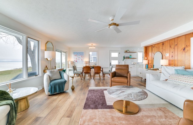 Bright Houghton Lake Home w/Boat Dock + Fire Pit