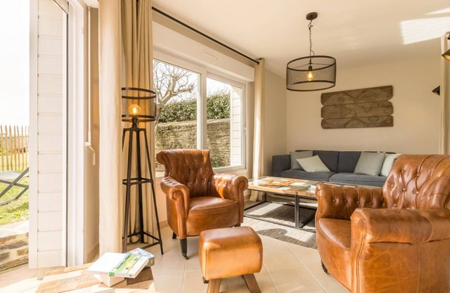 Bright house near beach, Barneville-Carteret, pets allowed