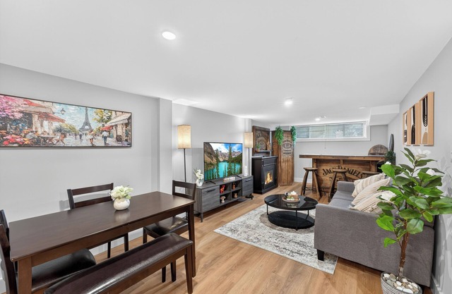 Bright & Modern 2BR Basement Suite w/Rustic Bar & Private Entrance