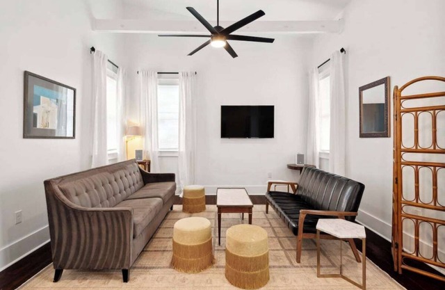 Bright Modern House with Backyard 2br|2ba