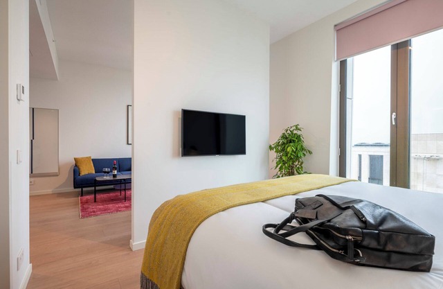 Bright, Modern Lodging: Fully-equipped Kitchen, Minutes' to Van Gogh Museum!