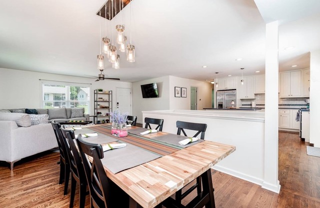 Bright & open | family & pets | fenced yard, deck