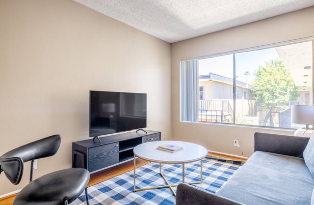 Bright Sherman Oaks 1BR w/Gym, Pool, walk to Ventura Blvd, by Blueground