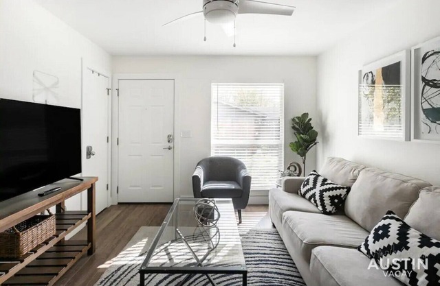 Bright Space | Close To Best Beer Gardens + Coffee