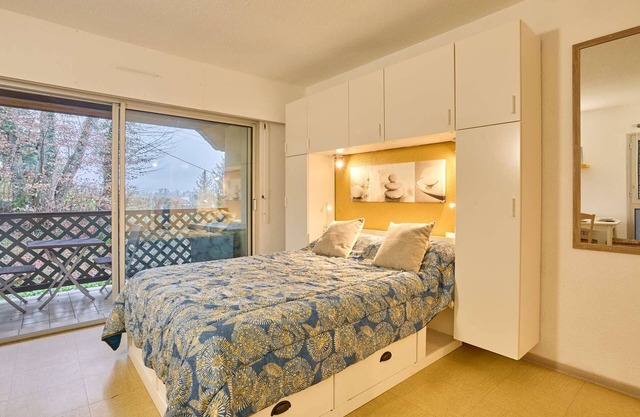 Bright T1 apartment, south balcony, parking, WiFi