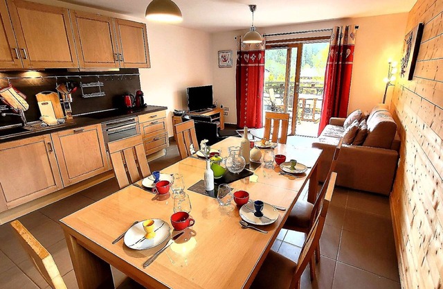 Bright T3 apartment with terrace, parking and WiFi in Les Gets