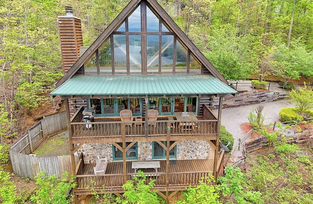 Brillant’s Bunk of the Blue Ridge Mountains- by Chatuge Home Concierge Lake view, mountain view