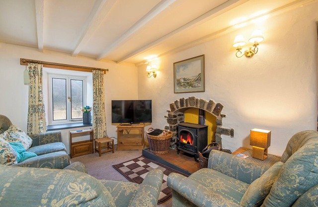Bryn Melin, Holiday Cottage Abercastle, Sleeps 3, 2 bedrooms, bathrooms