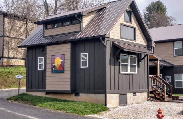 Bryson City Tiny Home - Walk to it All!