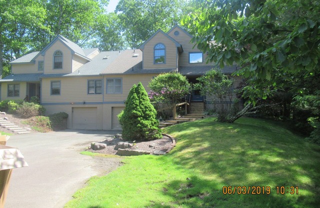 Buck Hill Falls home sits on golf course