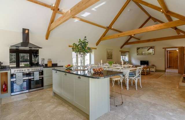 Budding - sleeps 8 guests in 4 bedrooms