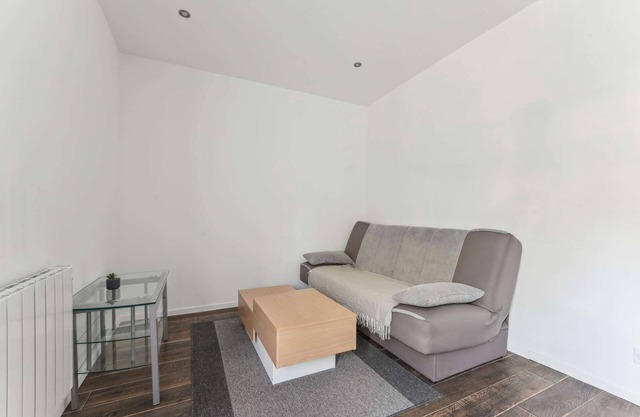 Budget apart city centre with parking