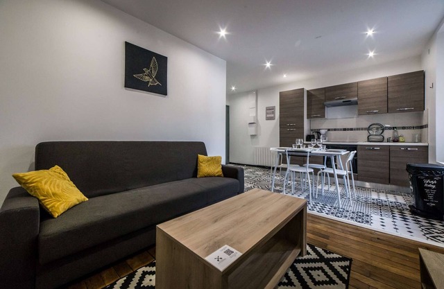 Budget apart downtown with parking
